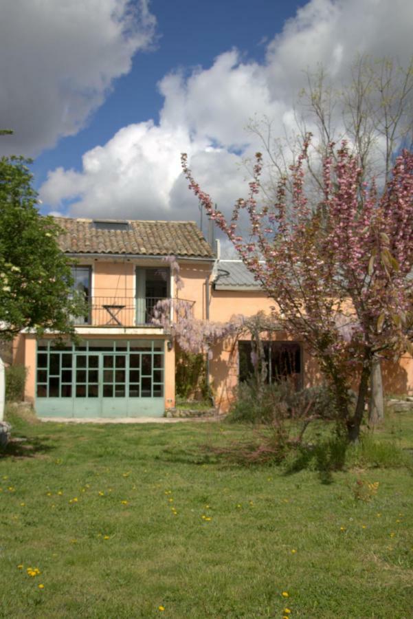 Hotel Mas Du Petit Claux Barbentane Exterior foto